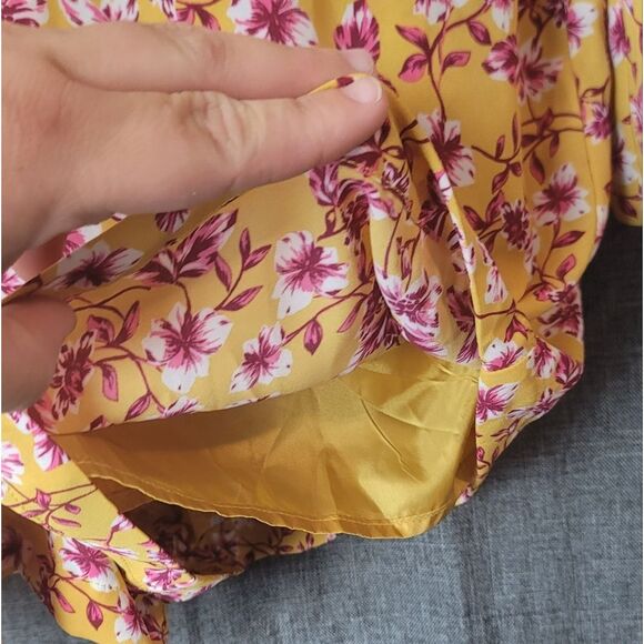 EXPRESS x Rocky Barnes Floral Romper - Picture 7 of 13